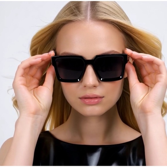 Square Sunglasses Black Frame Gold Accent Designer Style Fashion Shades Luxury - Picture 9 of 9